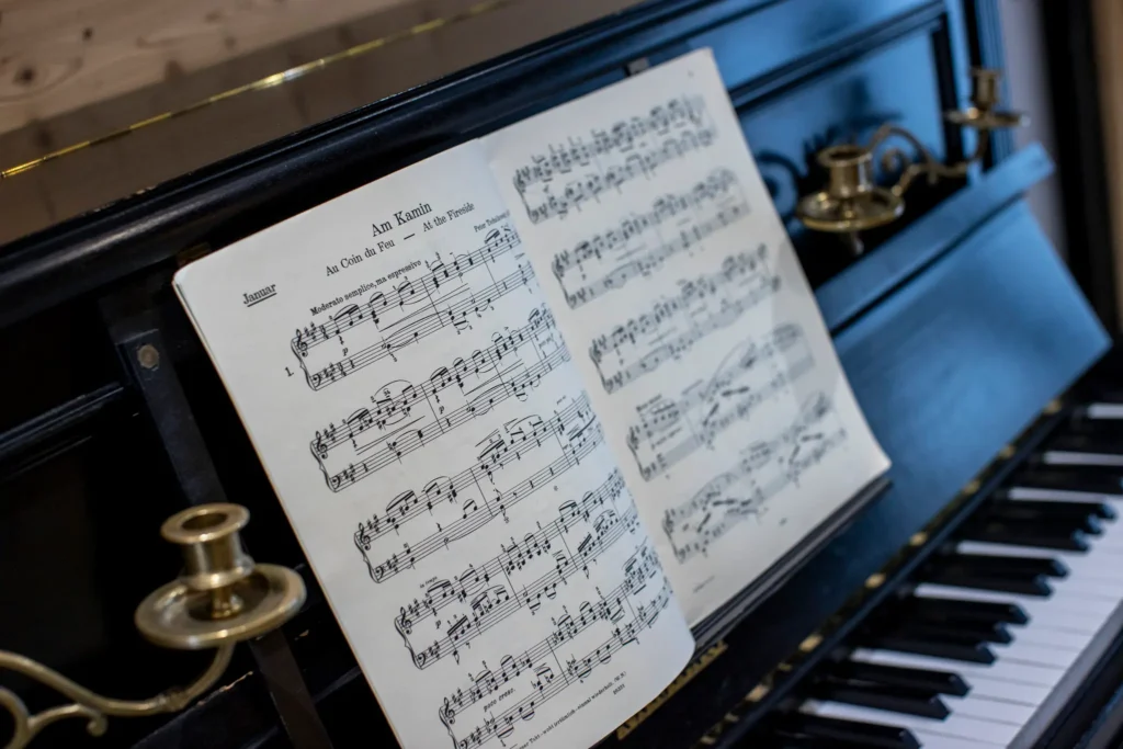 Design et décoration 2 chalet luxe avec piano