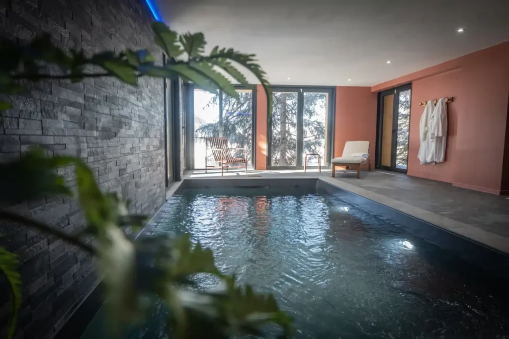Un chalet avec spa unique à la plagne 2 chalet haut de gamme piscine