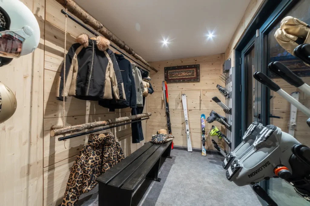 Chalet rental near the slopes in La Plagne 6 chalet ski room - french alps