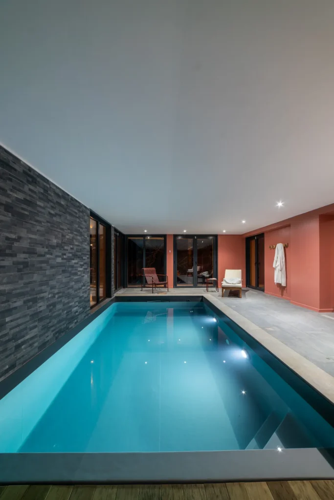 location chalet piscine interieure