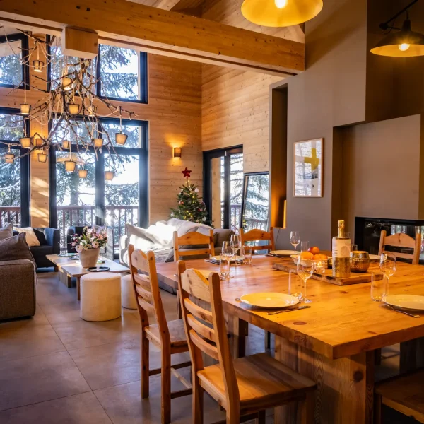 Espace repas et cuisine au chalet 1 chalet 15 personnes la plagne