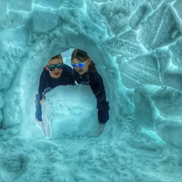 activités hiver la plagne construction igloo